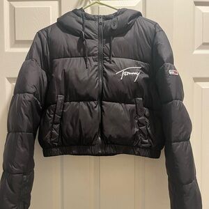 Tommy Hilfiger signature cropped, hooded puffer jacket